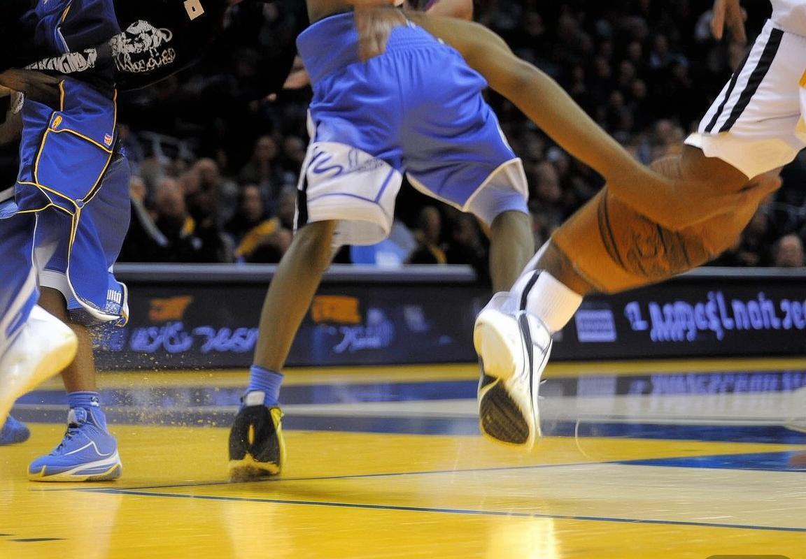 2015年NBA灰熊VS勇士巅峰对决回顾：战术智慧与团队精神对决(图4)